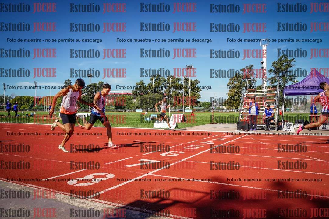 Fotos de los 400 m llanos de varones