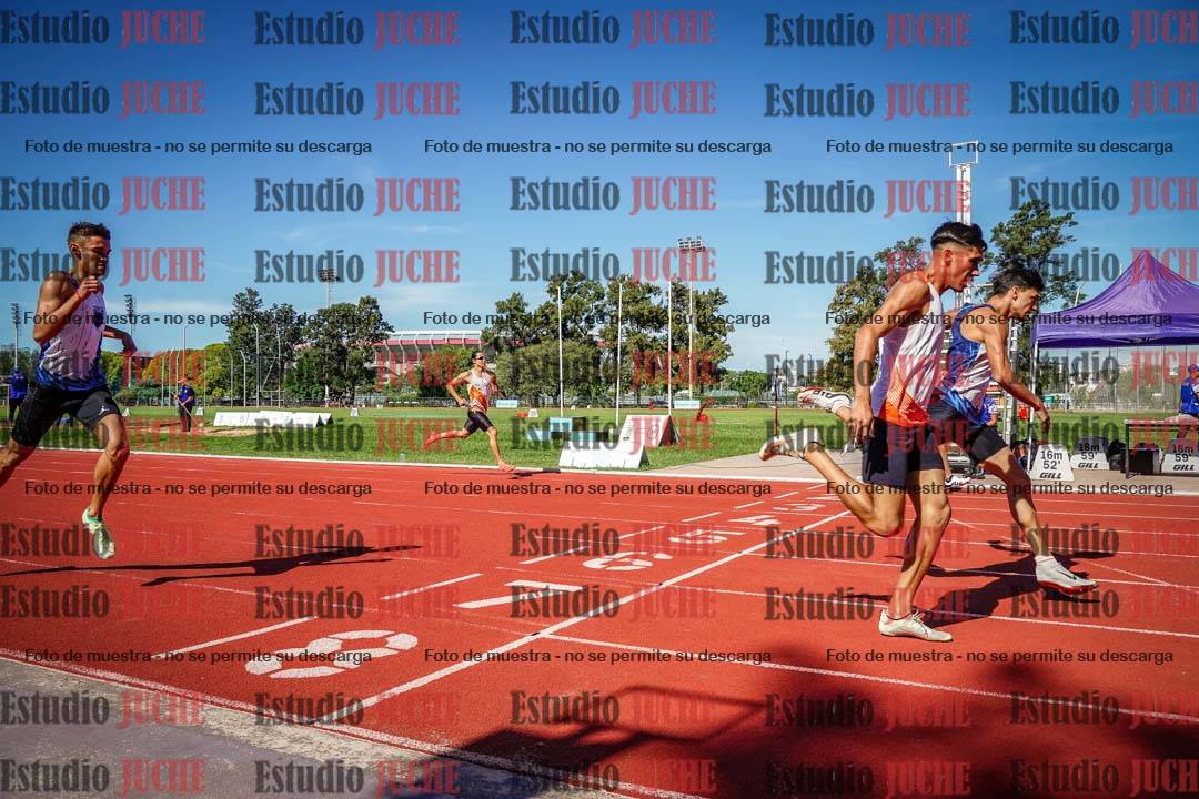 Fotos de los 400 m llanos de varones