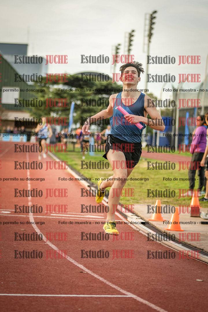 Fotos de las Postas 8x300 m mixta