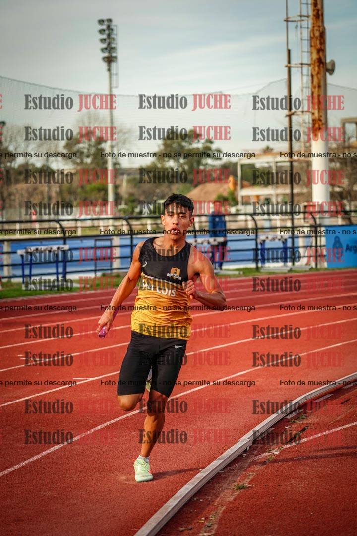 Fotos de las Postas 8x300 m mixta