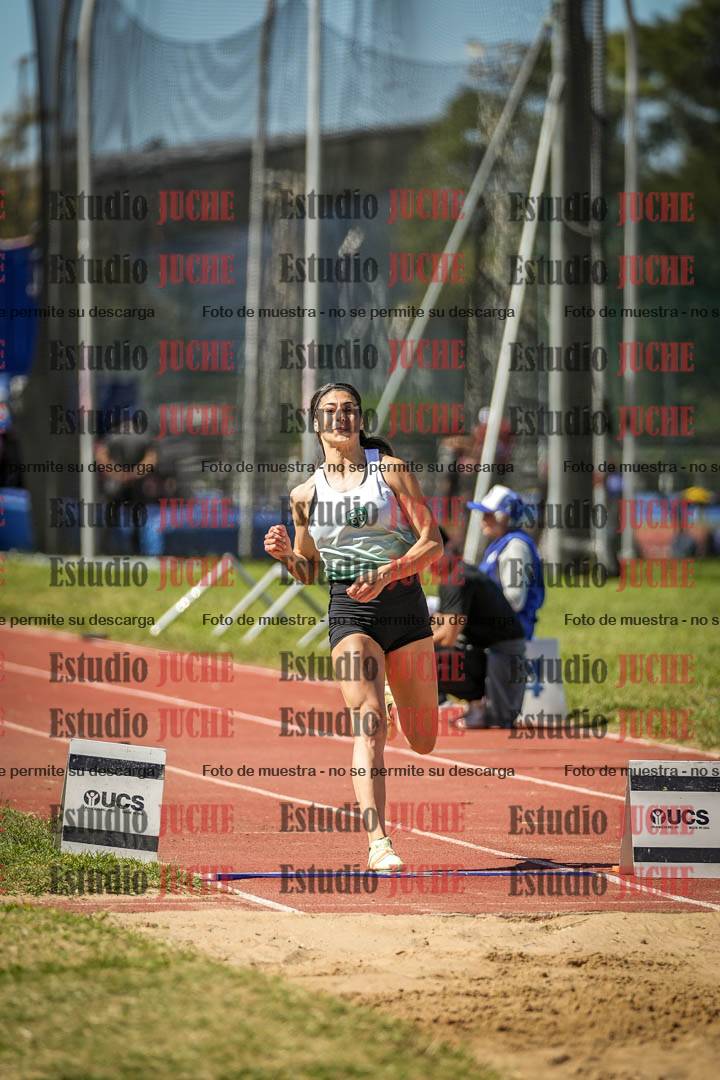 Fotos del salto en largo de mujeres