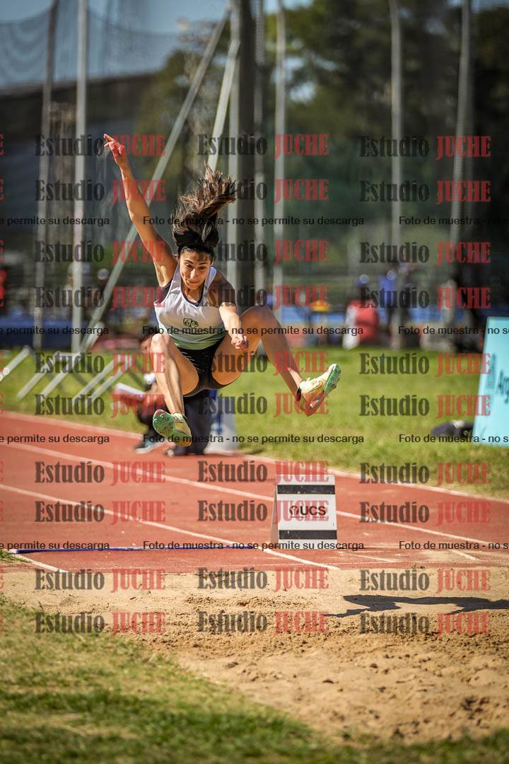 Fotos del salto en largo de mujeres