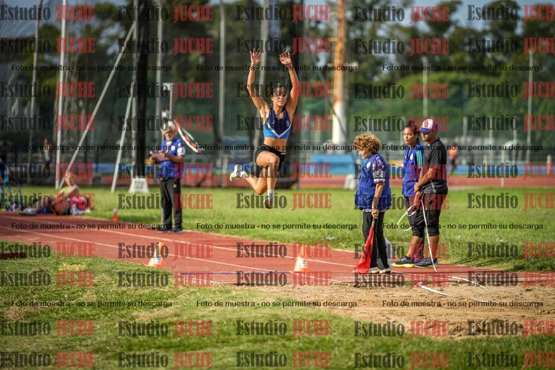Fotos del salto en largo de mujeres - mayores