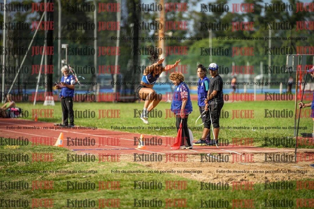 Fotos del salto en largo de mujeres - mayores
