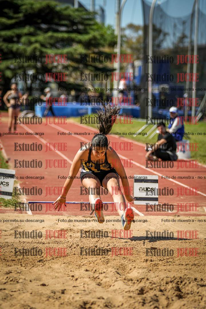 Fotos del salto en largo de mujeres