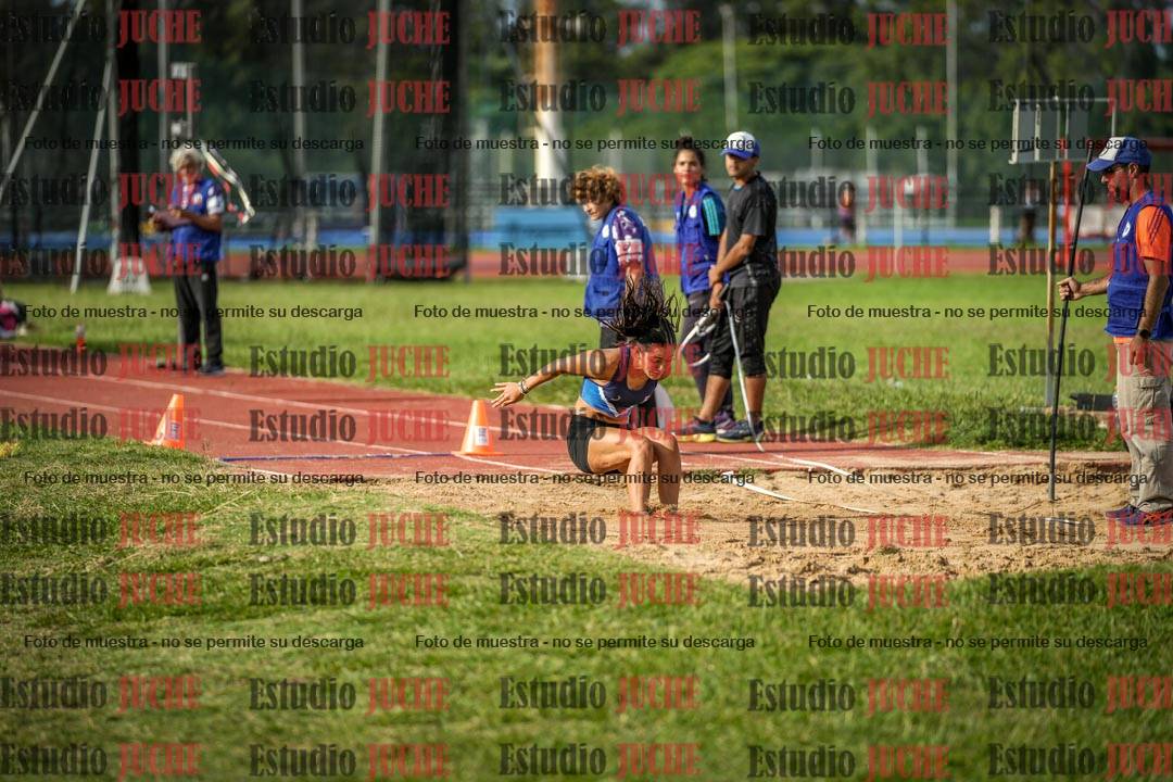Fotos del salto en largo de mujeres - mayores