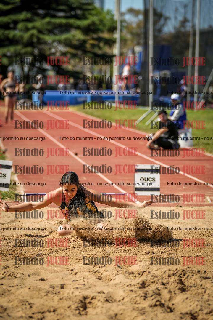 Fotos del salto en largo de mujeres