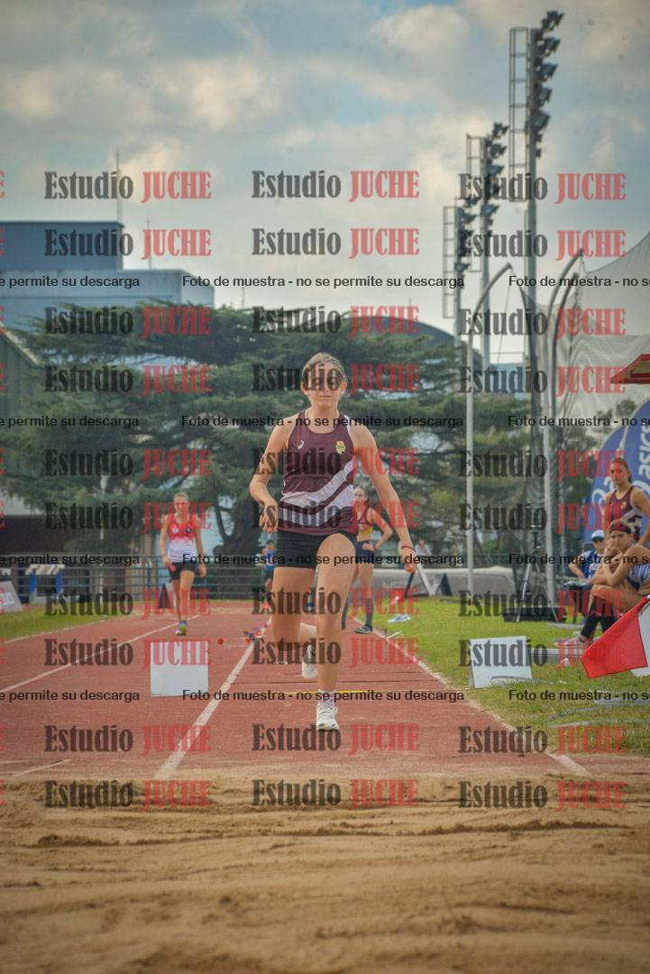 Fotos del salto en largo de mujeres