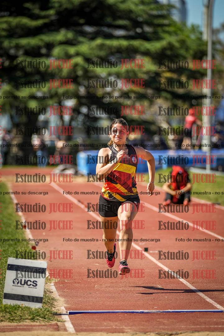 Fotos del salto en largo de mujeres