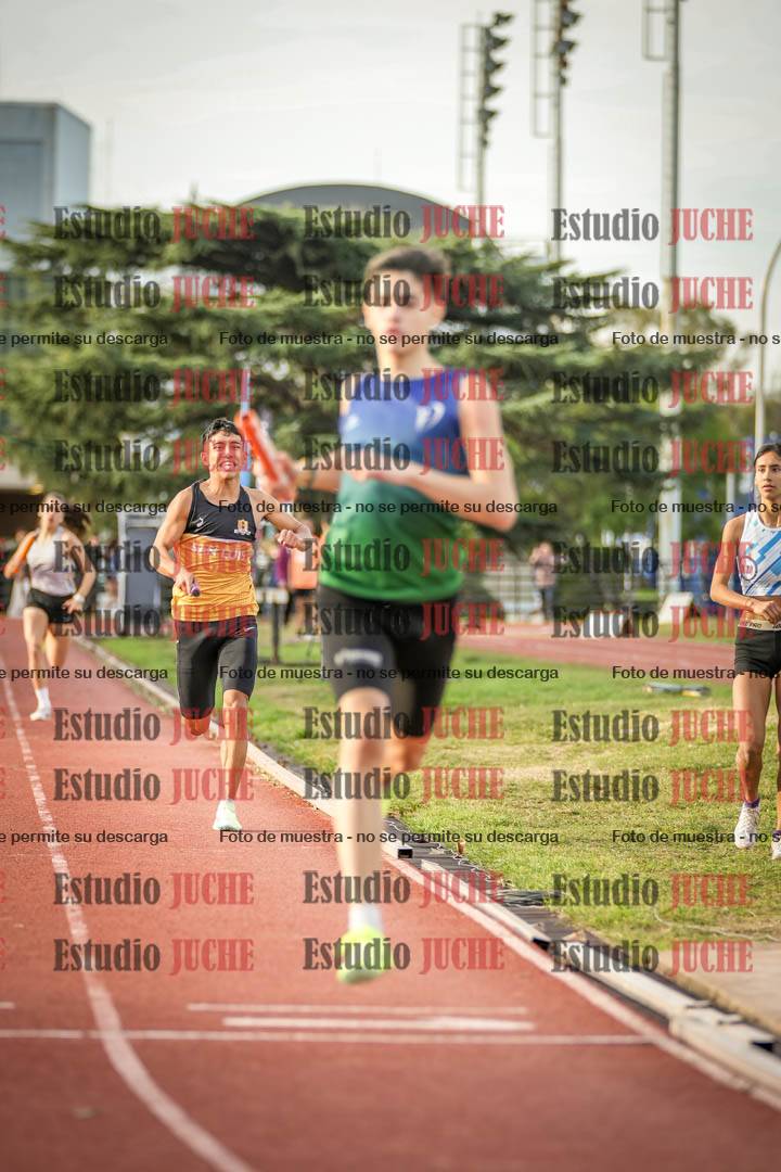 Fotos de las Postas 8x300 m mixta