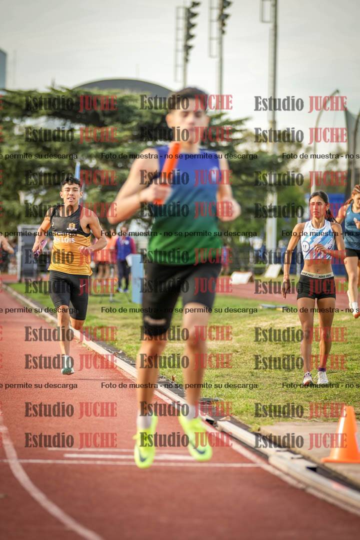 Fotos de las Postas 8x300 m mixta