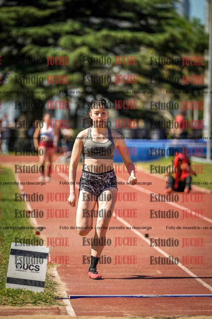 Fotos del salto en largo de mujeres