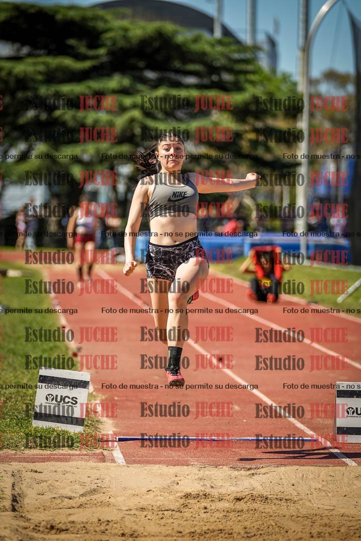 Fotos del salto en largo de mujeres