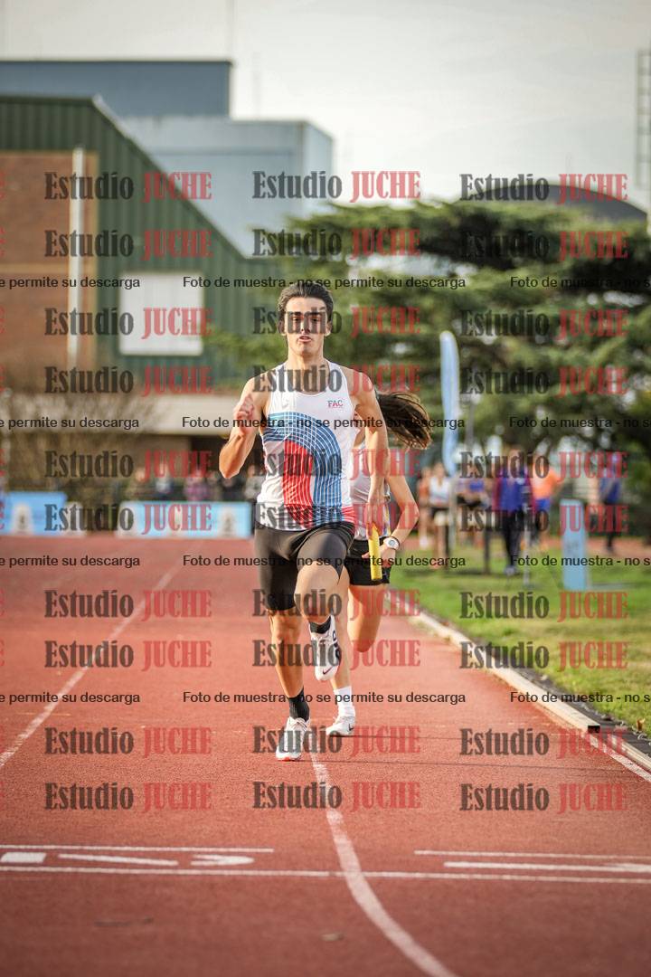 Fotos de las Postas 8x300 m mixta