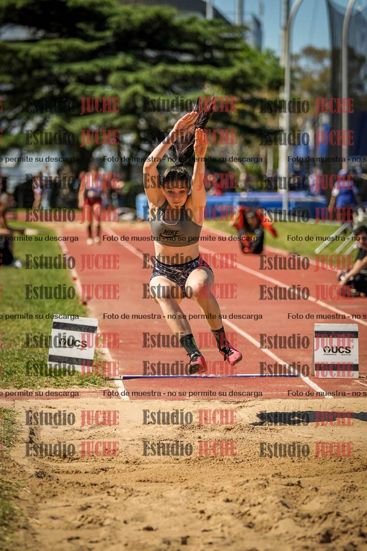 Fotos del salto en largo de mujeres