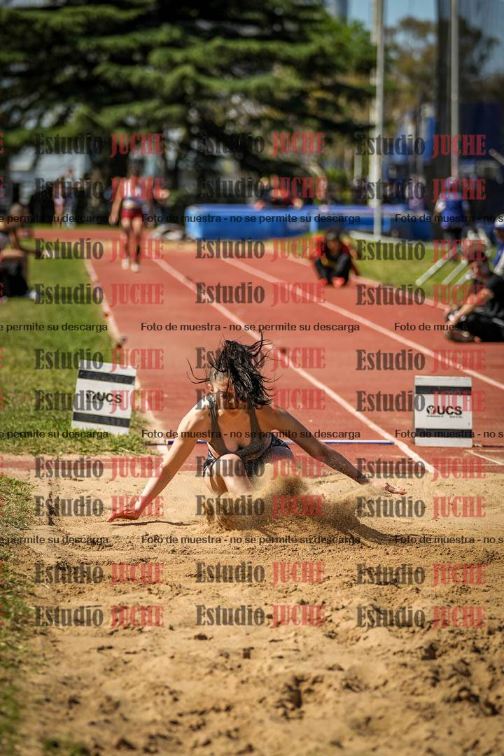 Fotos del salto en largo de mujeres