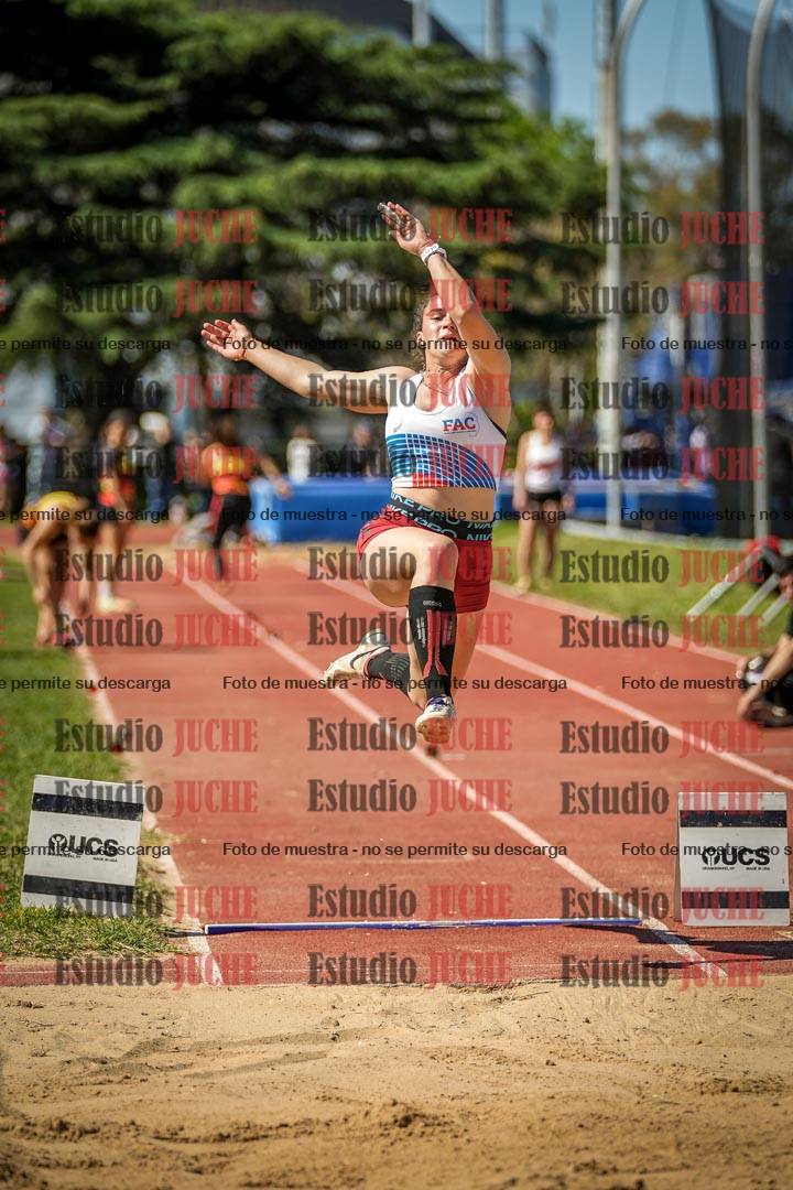 Fotos del salto en largo de mujeres