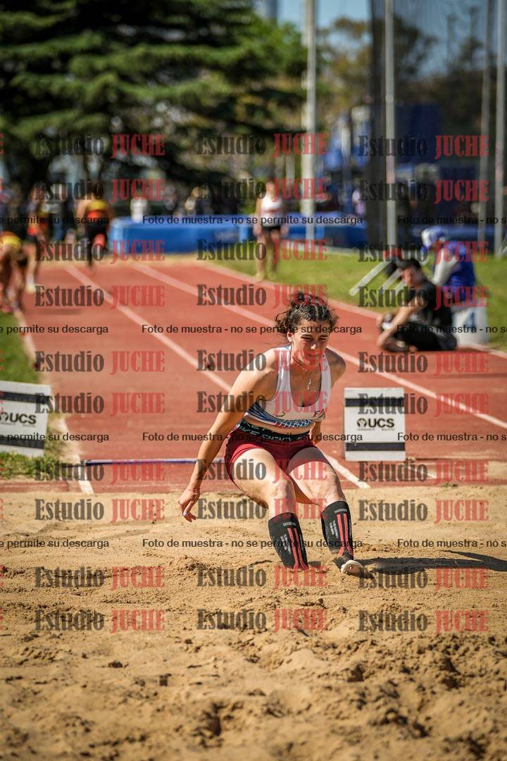 Fotos del salto en largo de mujeres