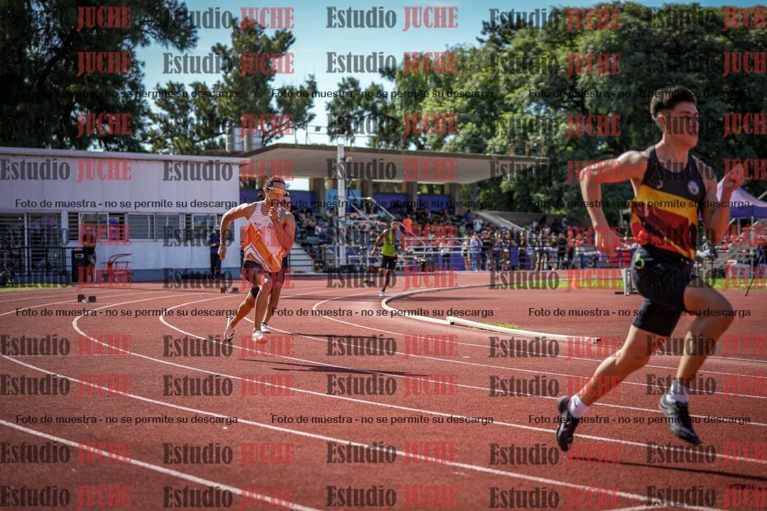 Fotos de los 400 m llanos de varones