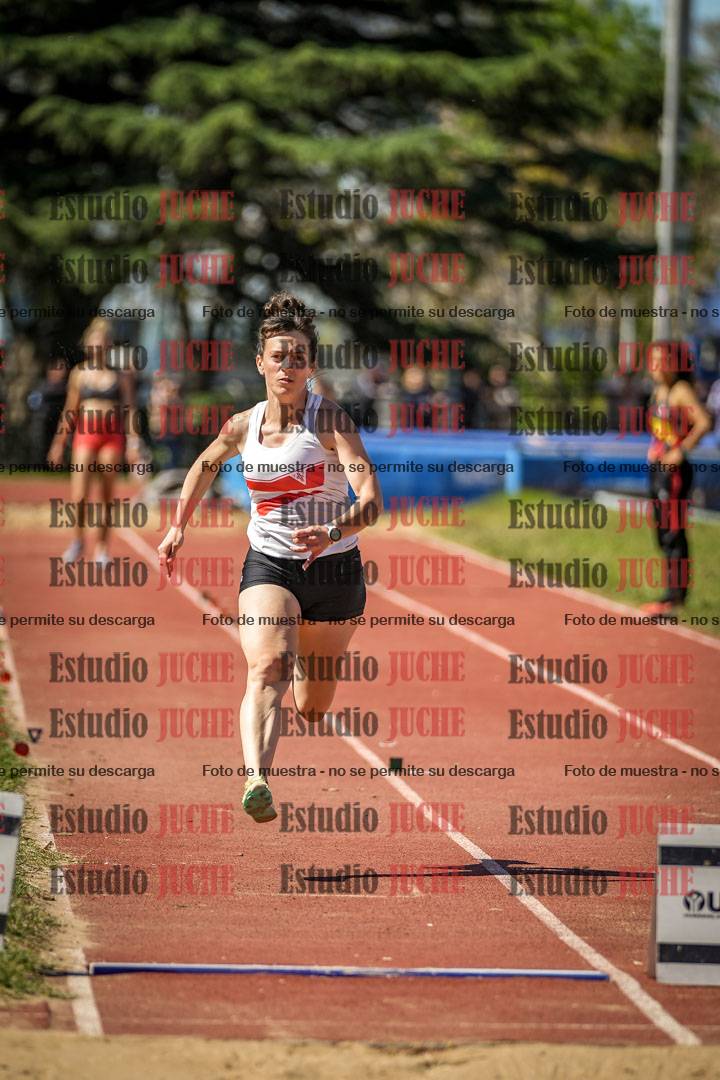 Fotos del salto en largo de mujeres