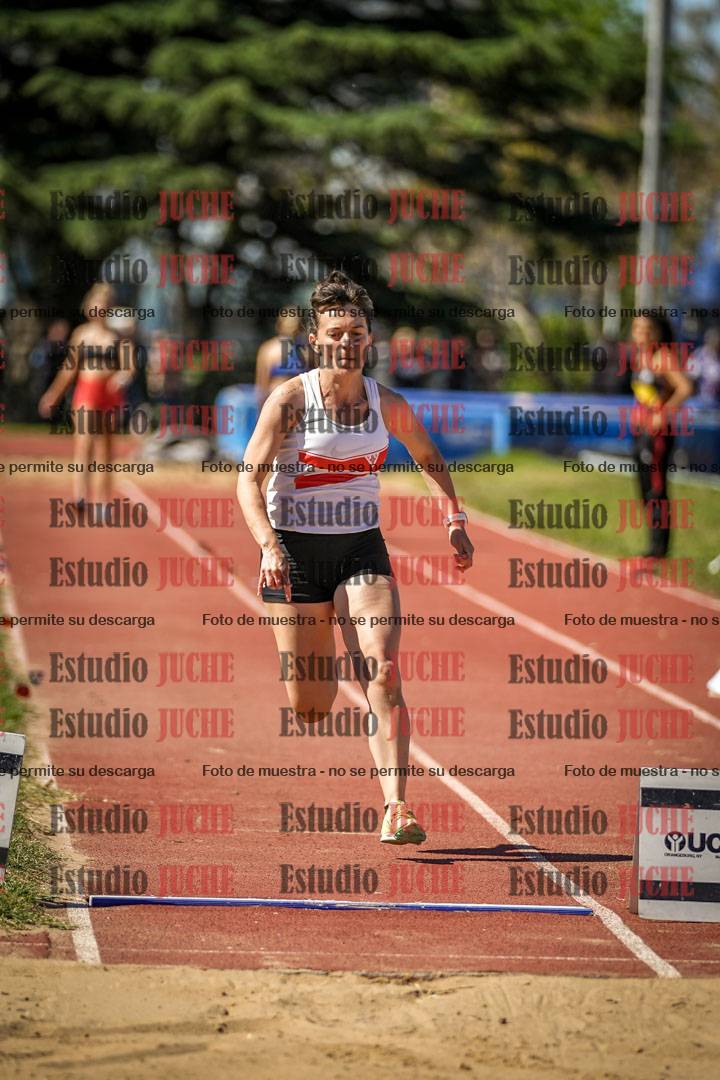Fotos del salto en largo de mujeres