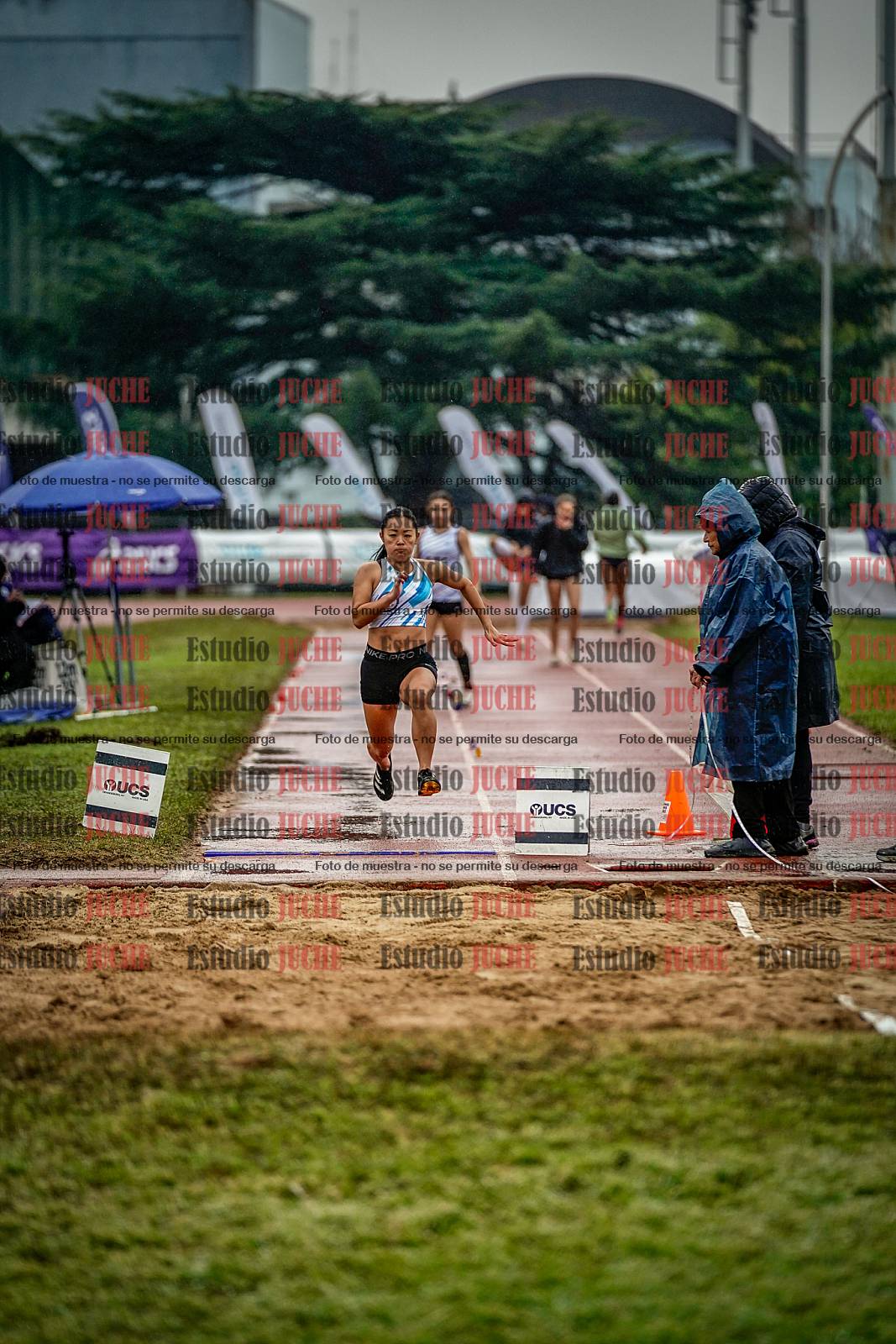 Fotos del salto en largo de mujeres