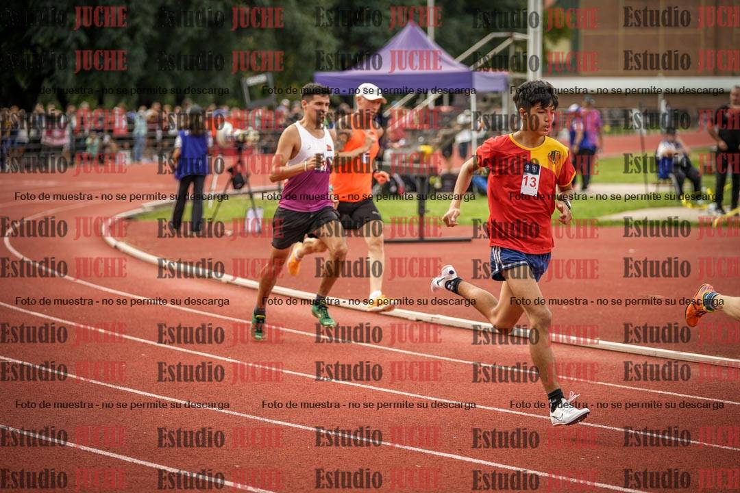 Fotos de los 800 m llanos de varones