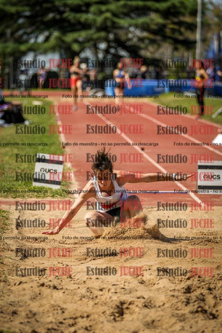 Fotos del salto en largo de mujeres