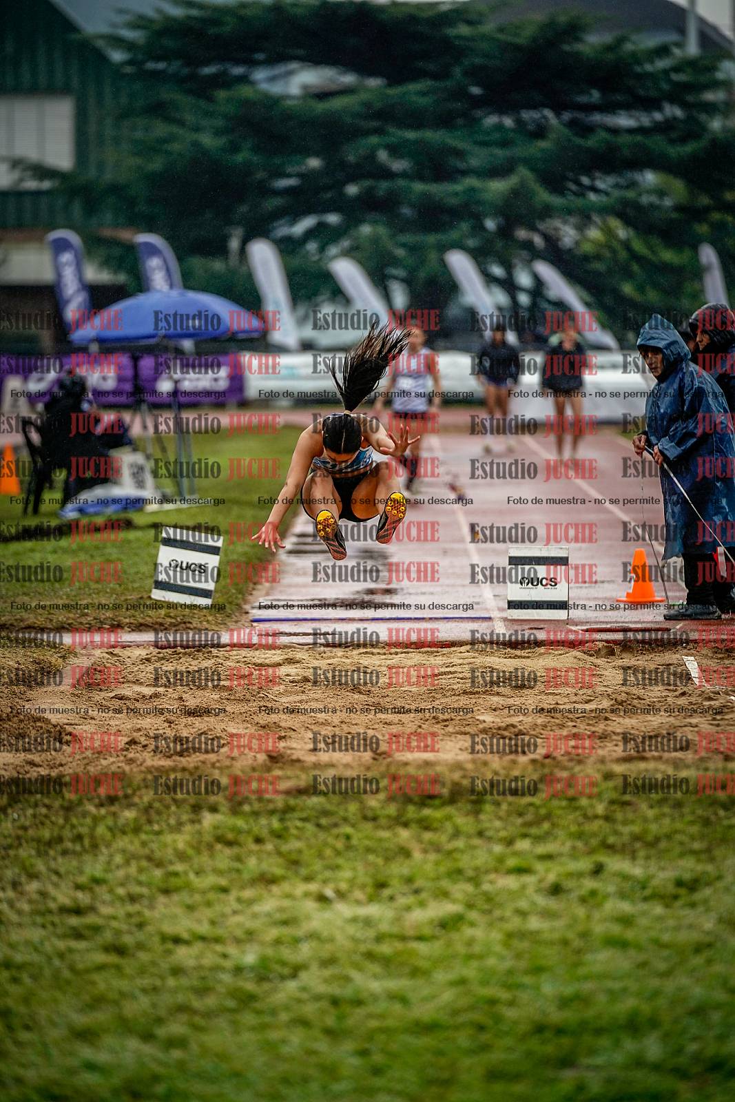 Fotos del salto en largo de mujeres