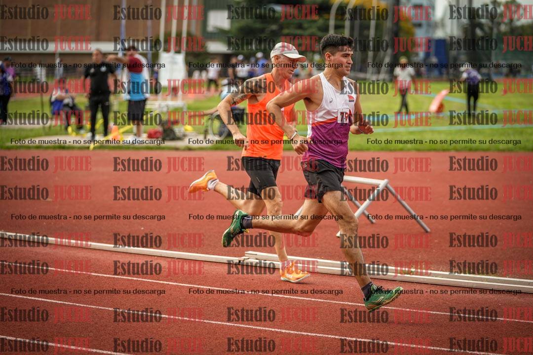 Fotos de los 800 m llanos de varones