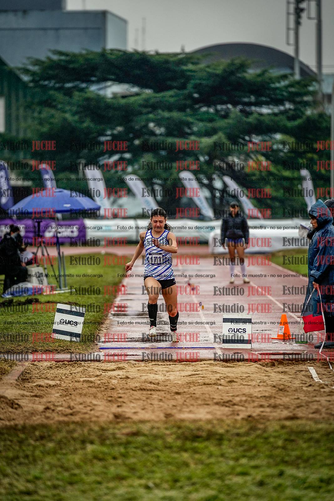 Fotos del salto en largo de mujeres