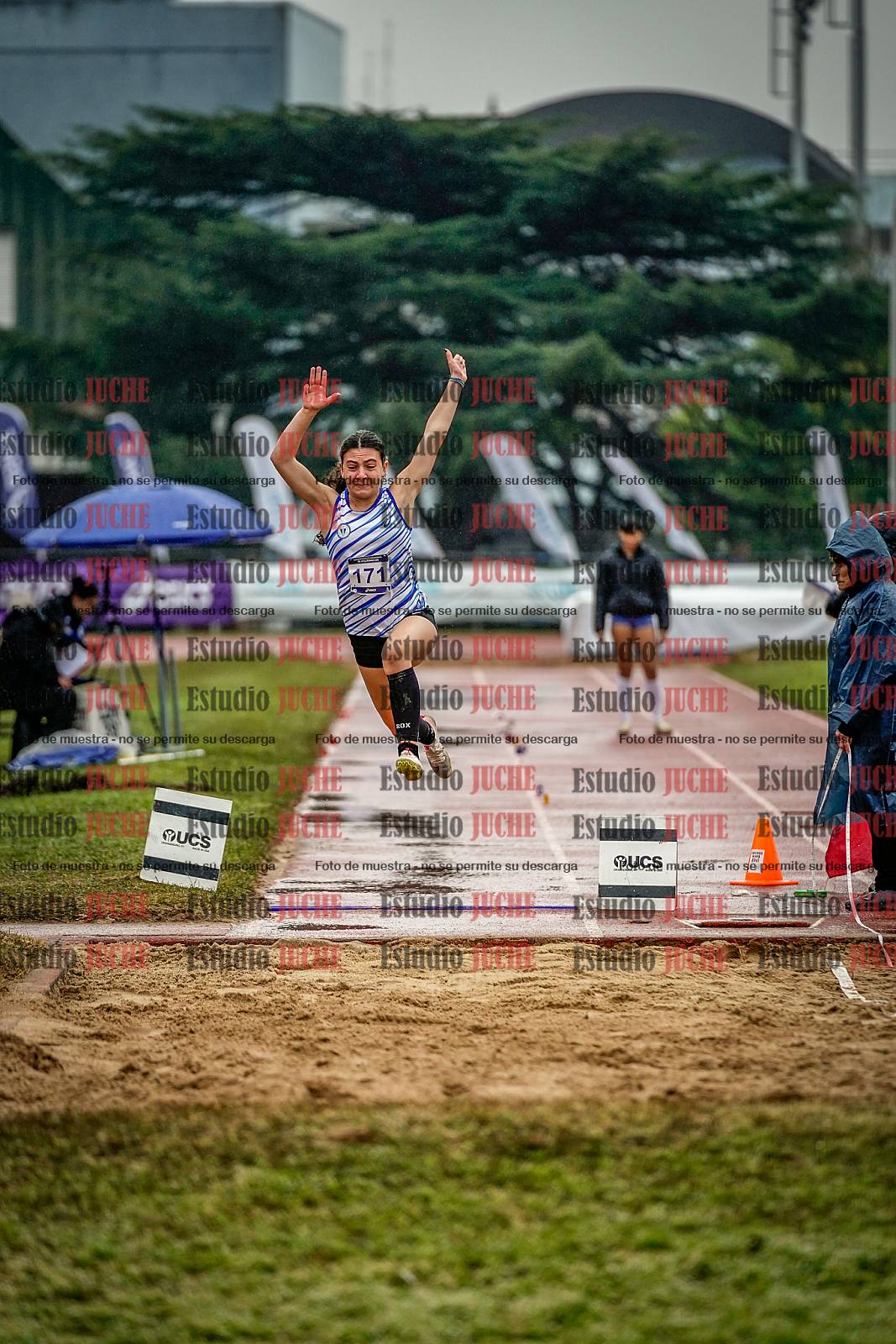 Fotos del salto en largo de mujeres