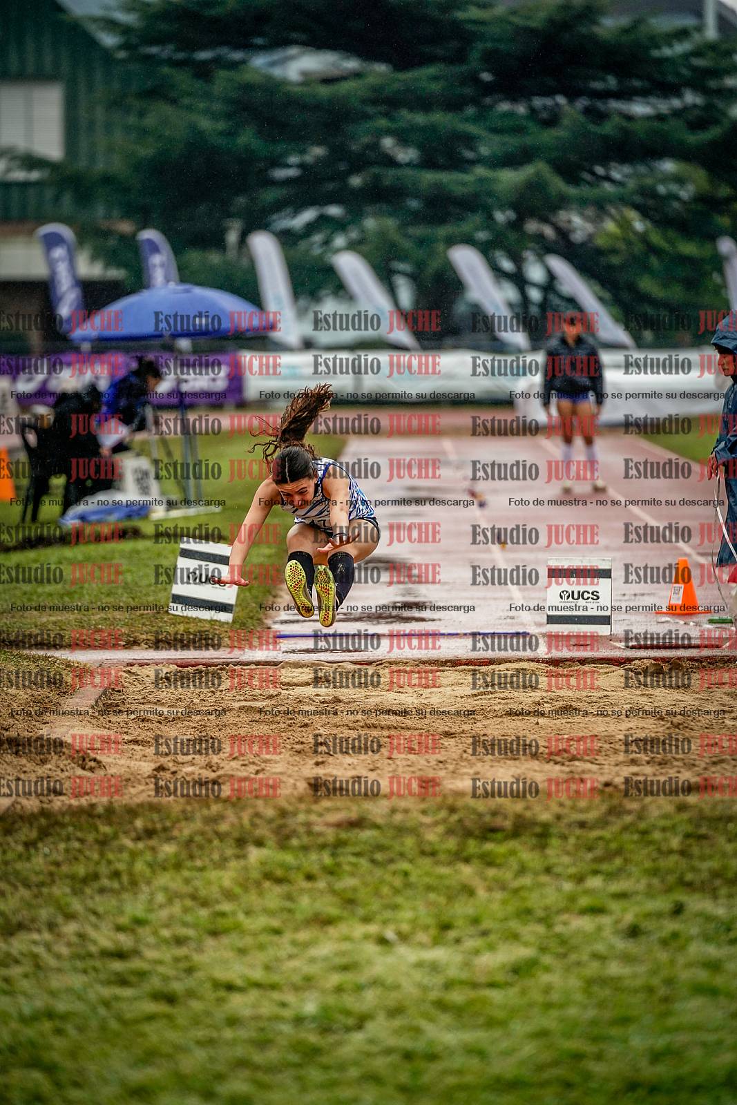 Fotos del salto en largo de mujeres
