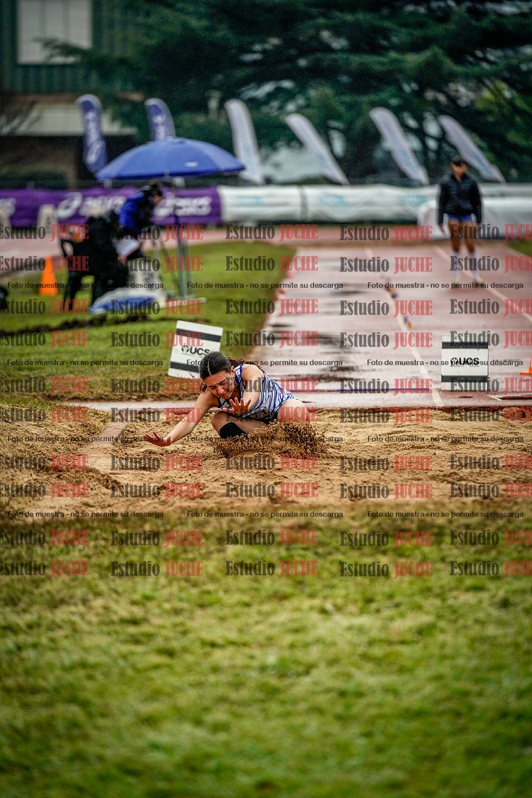 Fotos del salto en largo de mujeres