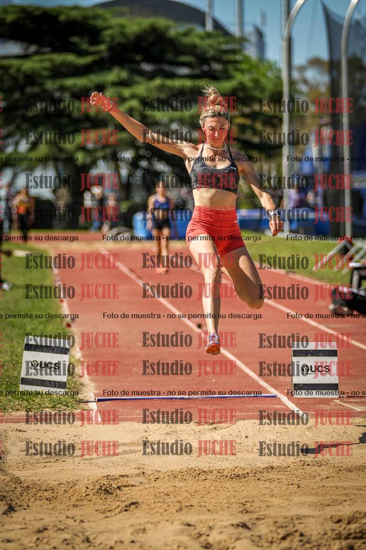 Fotos del salto en largo de mujeres