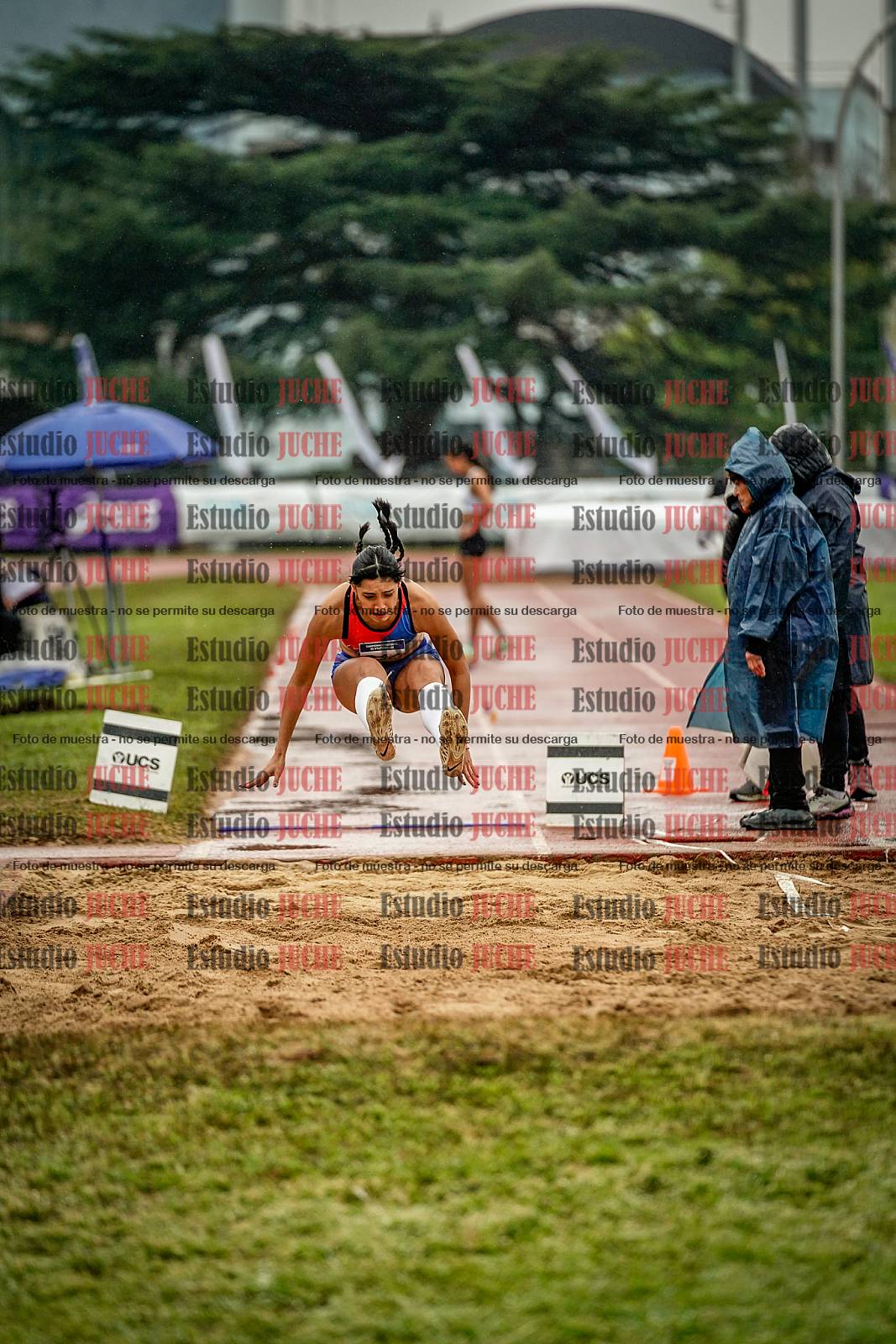 Fotos del salto en largo de mujeres