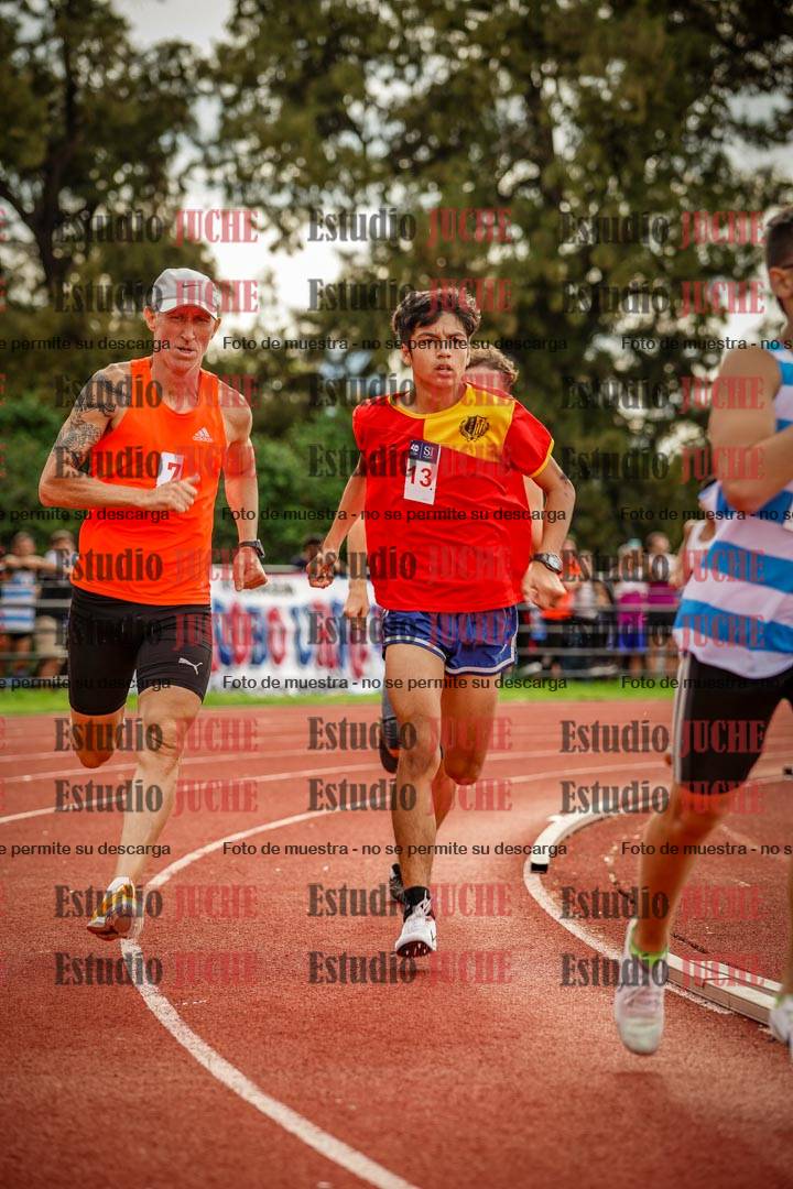 Fotos de los 800 m llanos de varones