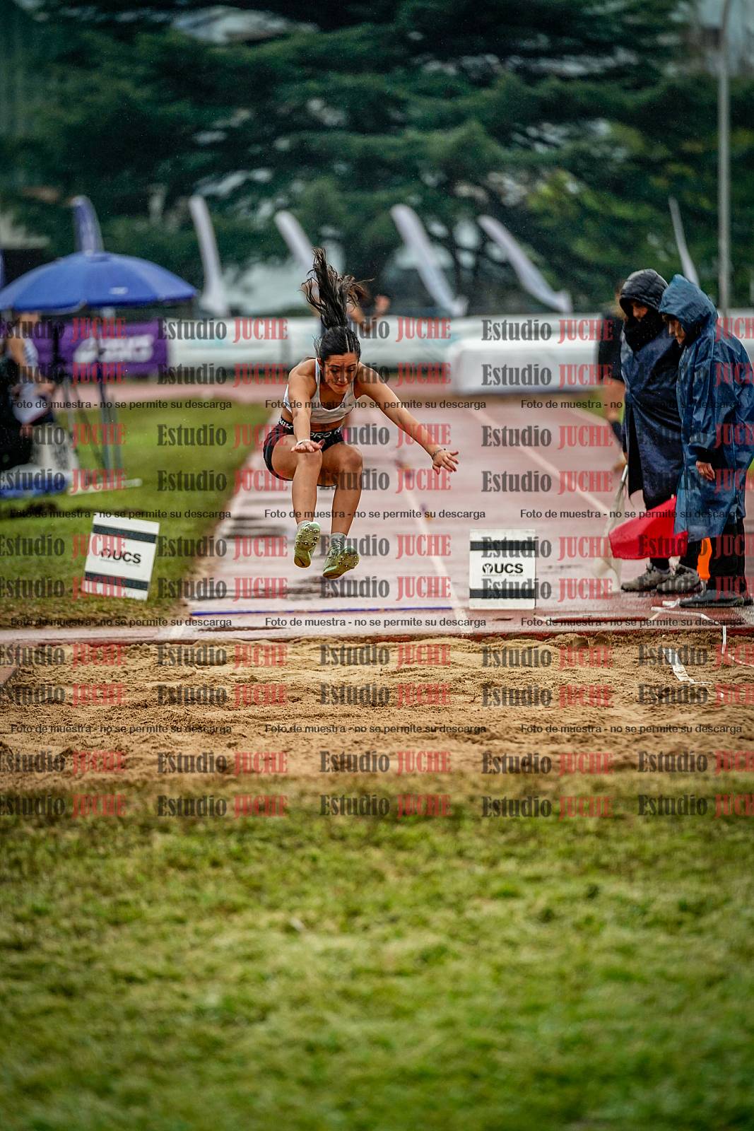 Fotos del salto en largo de mujeres