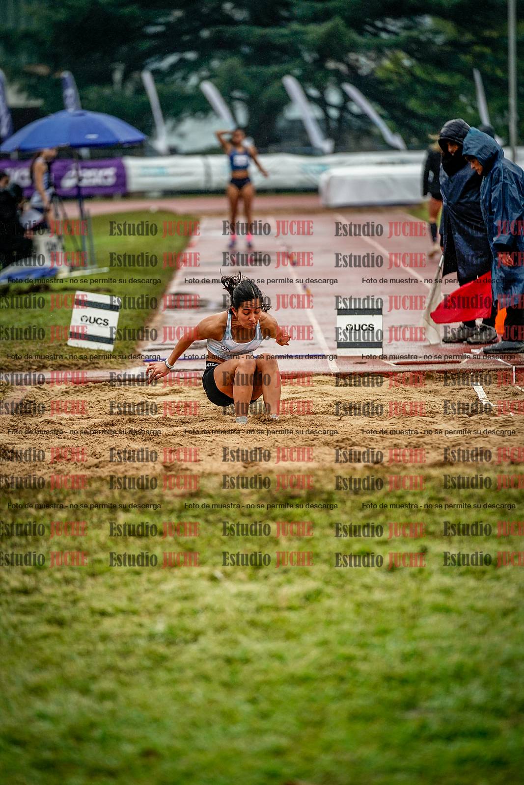 Fotos del salto en largo de mujeres