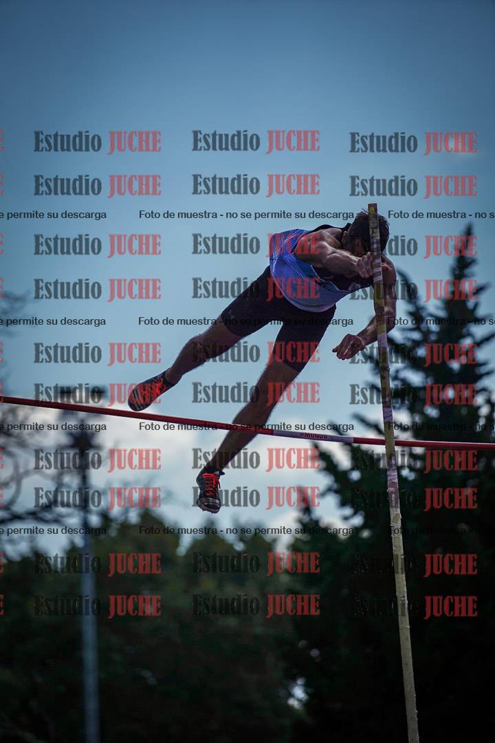 Fotos del salto con garrocha de varones - decatlón 8