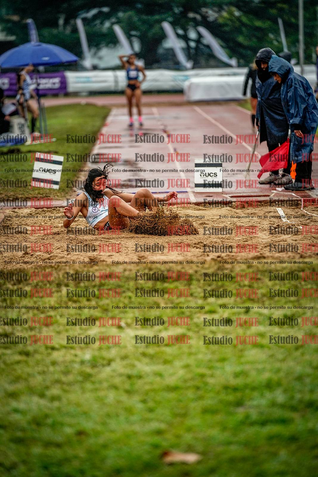 Fotos del salto en largo de mujeres