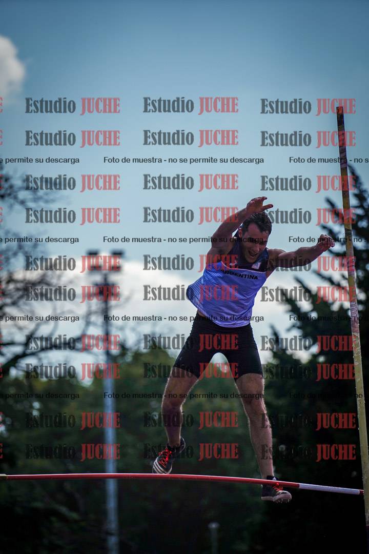 Fotos del salto con garrocha de varones - decatlón 8