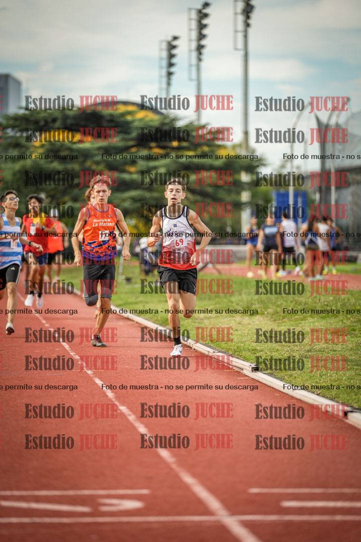 Fotos de los 800 m llanos de varones