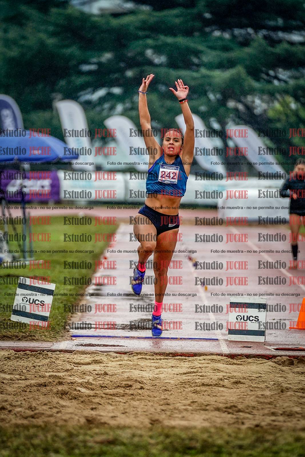 Fotos del salto en largo de mujeres
