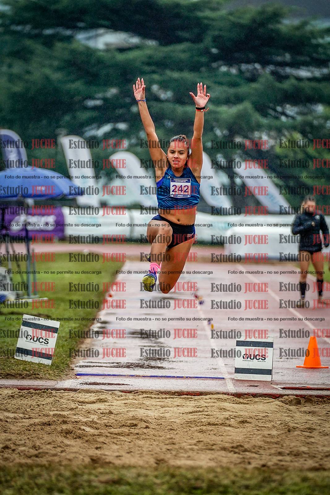 Fotos del salto en largo de mujeres