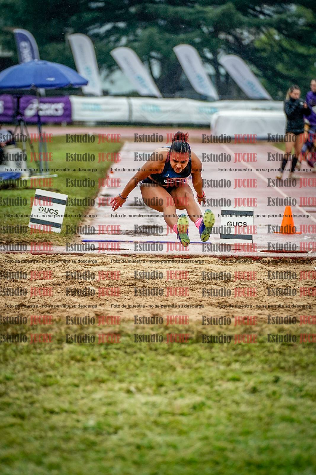 Fotos del salto en largo de mujeres