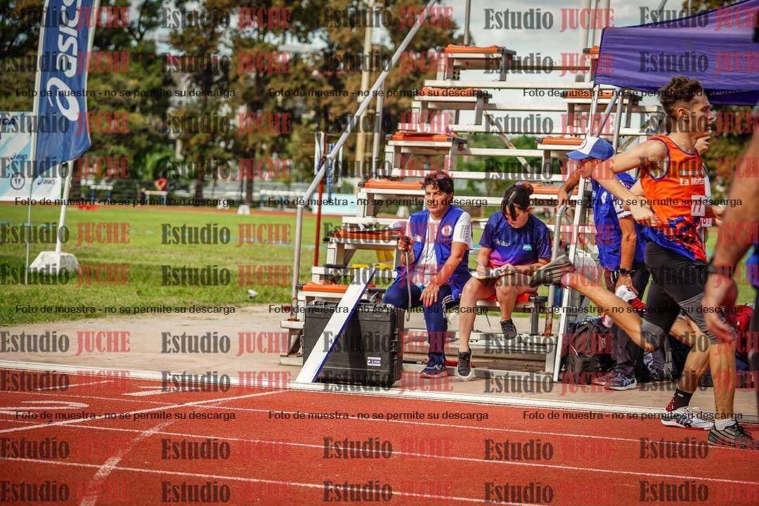 Fotos de los 800 m llanos de varones