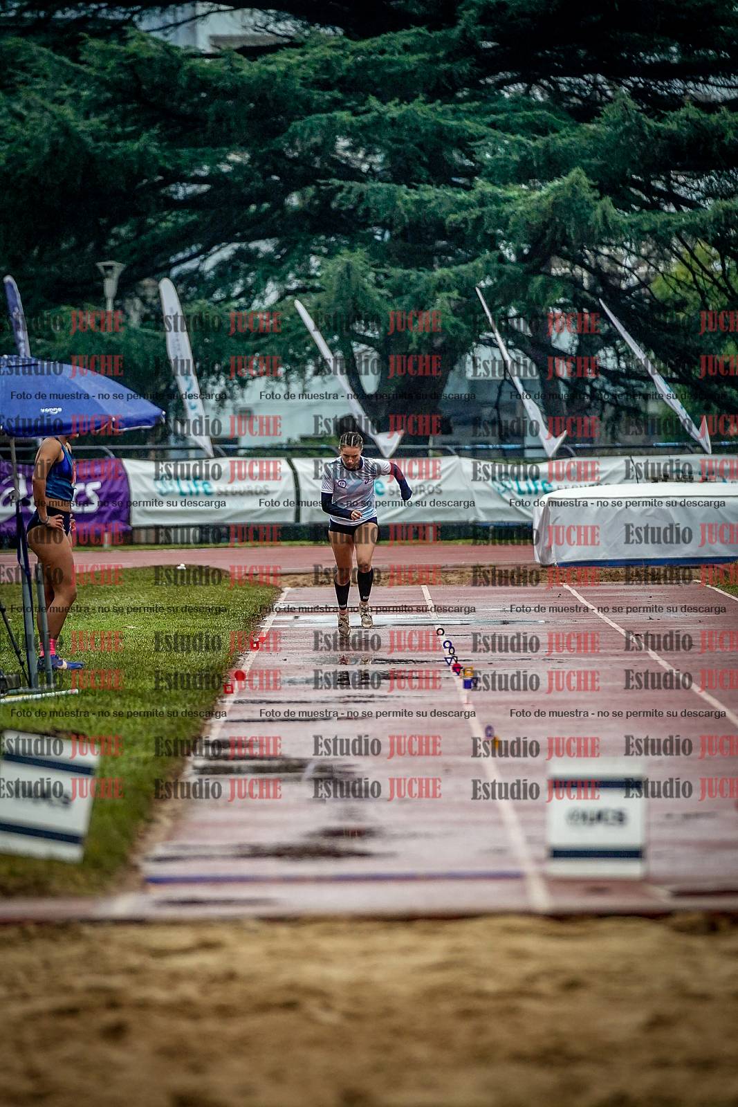 Fotos del salto en largo de mujeres