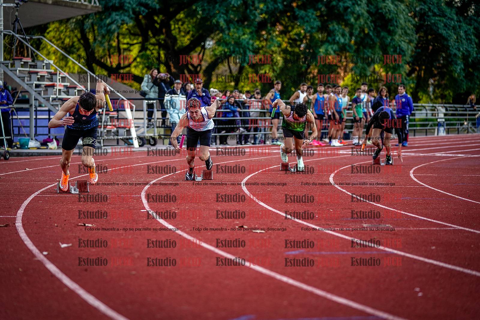 Fotos de las postas 4x400 m de varones