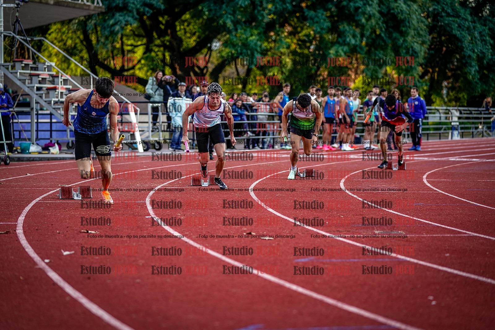 Fotos de las postas 4x400 m de varones